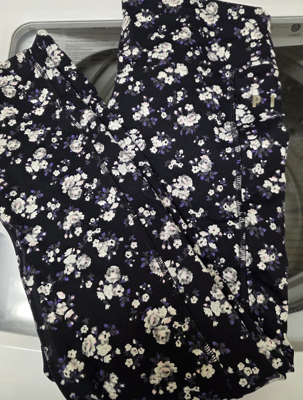 PINK Victoria's Secret ULTIMATE Black Floral Leggings, NWOT
